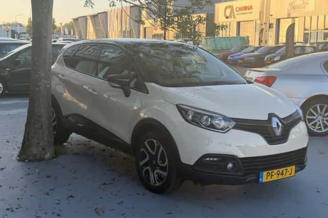 Renault Captur (2015) thumbnail 4