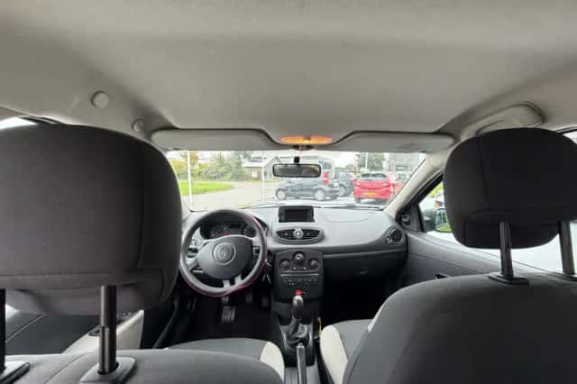 Renault Clio (2009) thumbnail 2