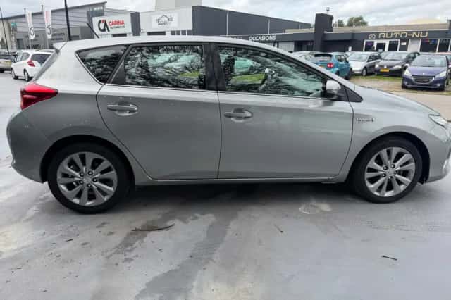 Toyota Auris (2013) thumbnail 6
