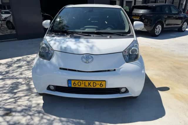 Toyota iQ (2010) thumbnail 5