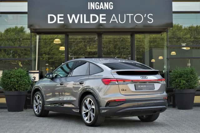 Audi Q4 e-tron (2023) thumbnail 2