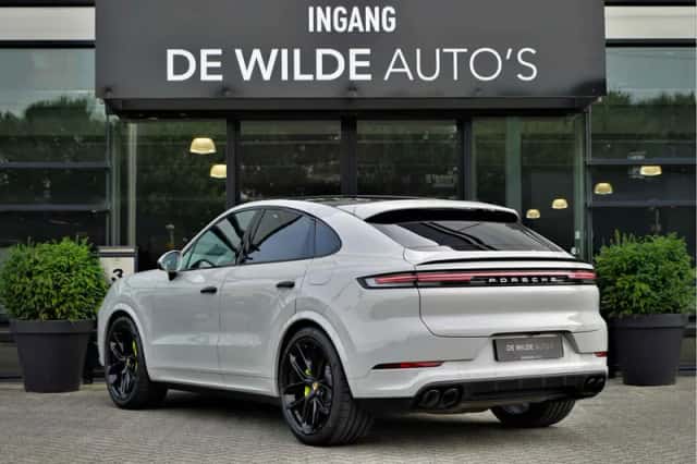 Porsche Cayenne Coupé (2024) thumbnail 2