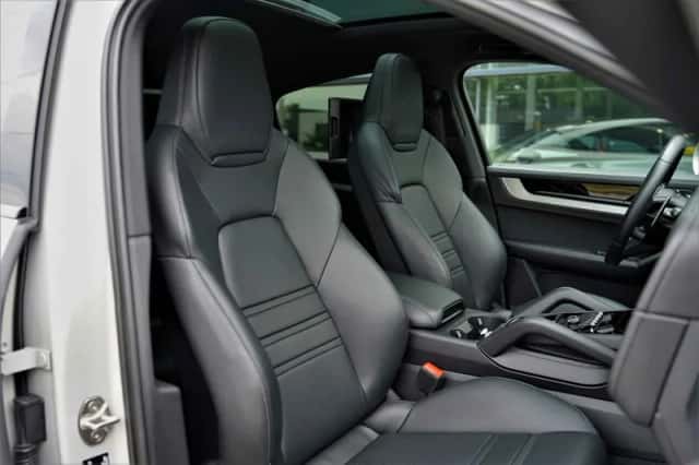 Porsche Cayenne Coupé (2024) thumbnail 4
