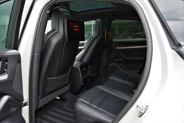 Porsche Cayenne Coupé (2024) thumbnail 5