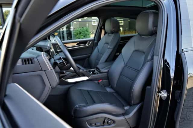 Porsche Cayenne Coupé (2024) thumbnail 4