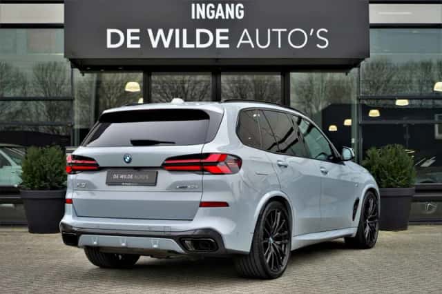 BMW X5 (2024) thumbnail 2