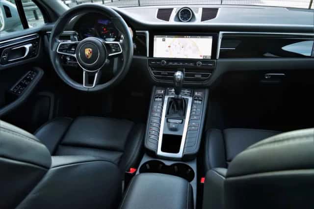 Porsche Macan (2019) thumbnail 3