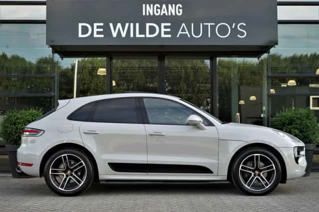 Porsche Macan (2019) thumbnail 5