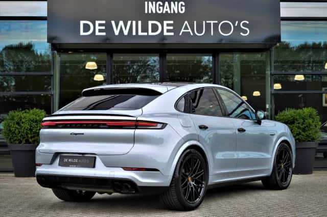 Porsche Cayenne Coupé (2025) thumbnail 2