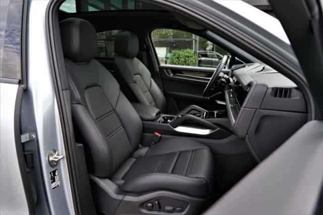 Porsche Cayenne Coupé (2025) thumbnail 4