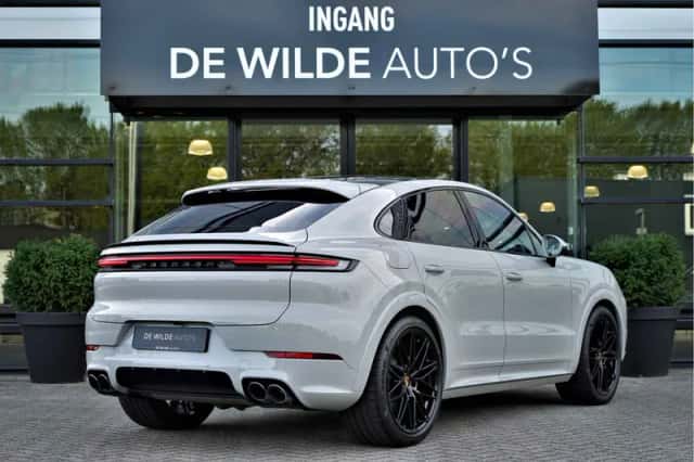 Porsche Cayenne Coupé (2024) thumbnail 2