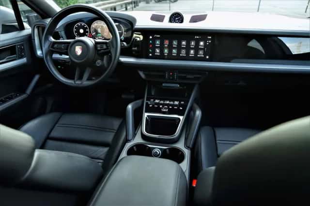 Porsche Cayenne Coupé (2024) thumbnail 3