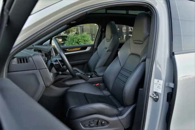 Porsche Cayenne Coupé (2024) thumbnail 4