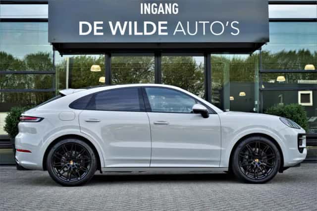 Porsche Cayenne Coupé (2024) thumbnail 5