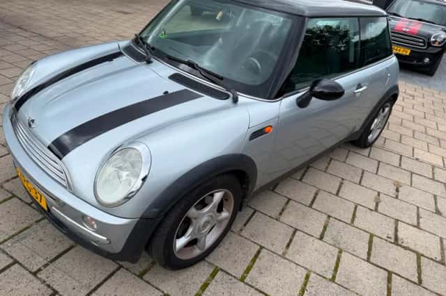 MINI Cooper (2002) thumbnail 3