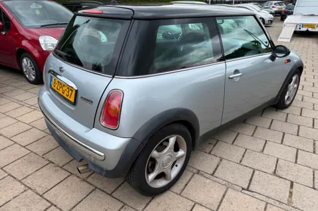 MINI Cooper (2002) thumbnail 4