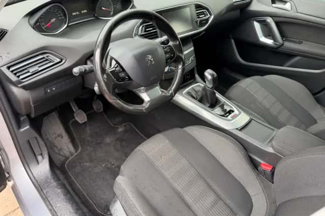 Peugeot 308 (2015) thumbnail 6