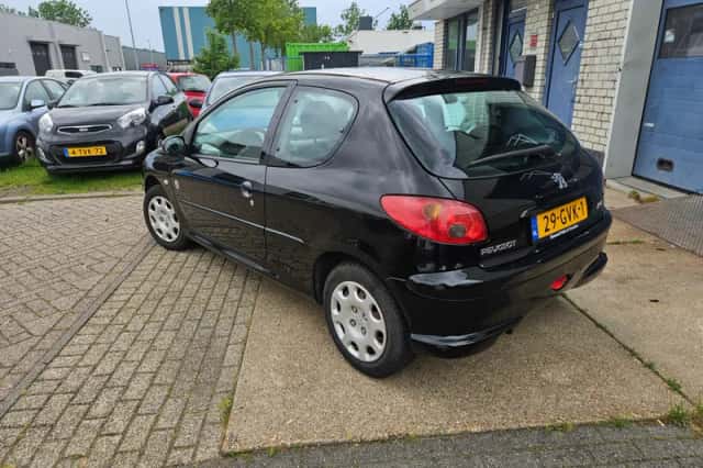 Peugeot 206 (2008) thumbnail 3