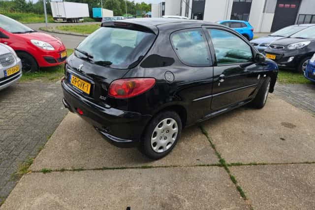 Peugeot 206 (2008) thumbnail 5