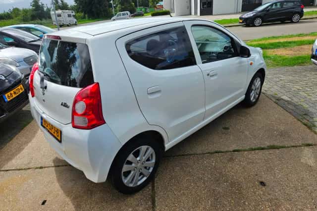 Suzuki Alto (2012) thumbnail 5