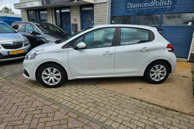 Peugeot 208 (2016) thumbnail 2