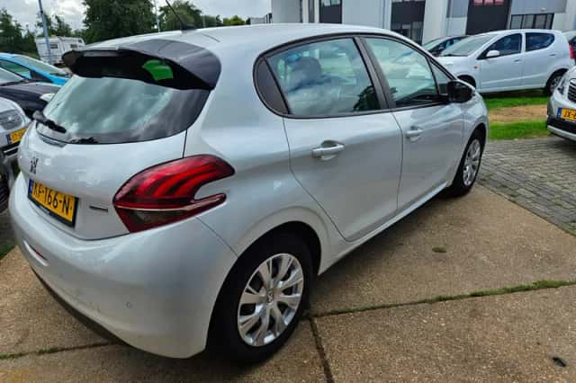 Peugeot 208 (2016) thumbnail 5