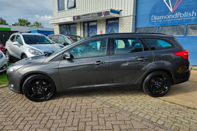 Ford Focus (2017) thumbnail 2