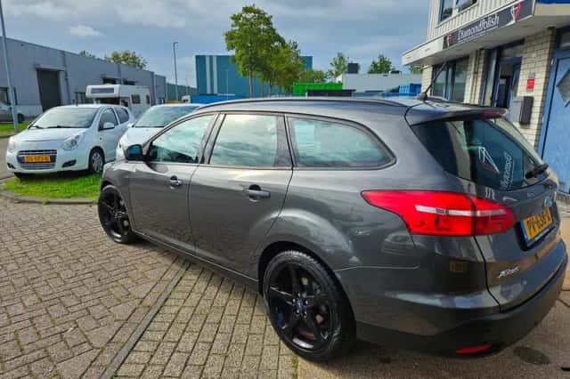 Ford Focus (2017) thumbnail 3