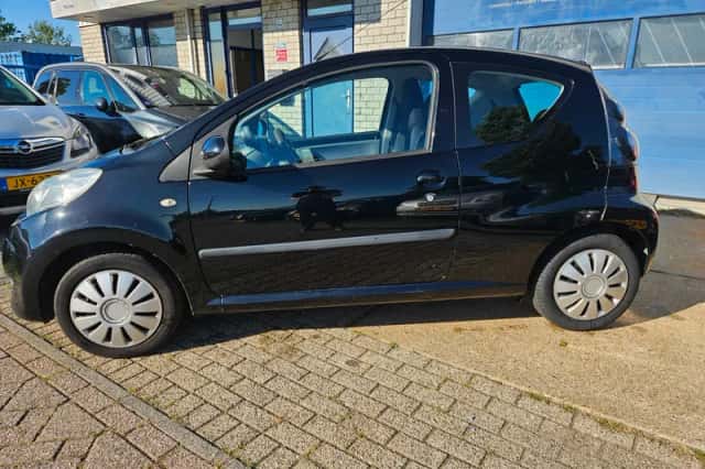 Citroën C1 (2010) thumbnail 2