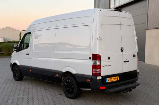 Mercedes-Benz Sprinter (2015) thumbnail 2