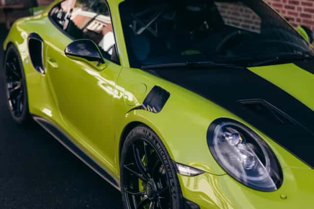 Porsche 911 (2018) thumbnail 3