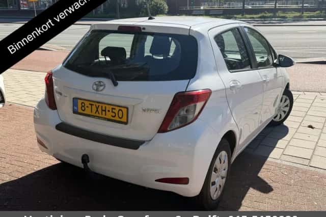 Toyota Yaris (2014) thumbnail 3