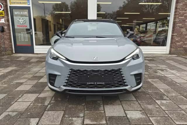 Lexus LBX (2024) thumbnail 2