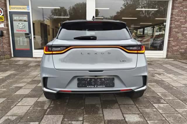 Lexus LBX (2024) thumbnail 5