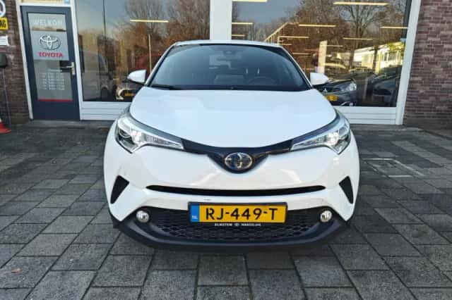 Toyota C-HR (2026) thumbnail 2