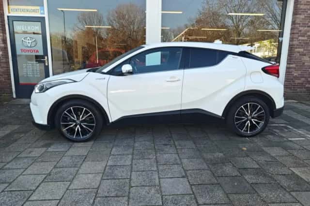 Toyota C-HR (2026) thumbnail 3