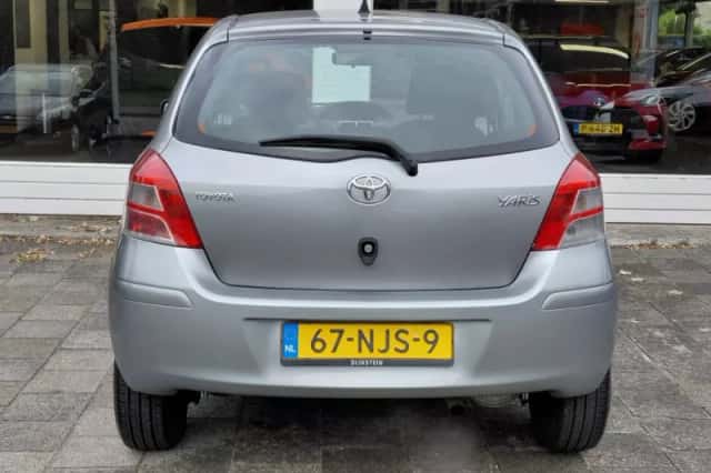 Toyota Yaris (2010) thumbnail 4