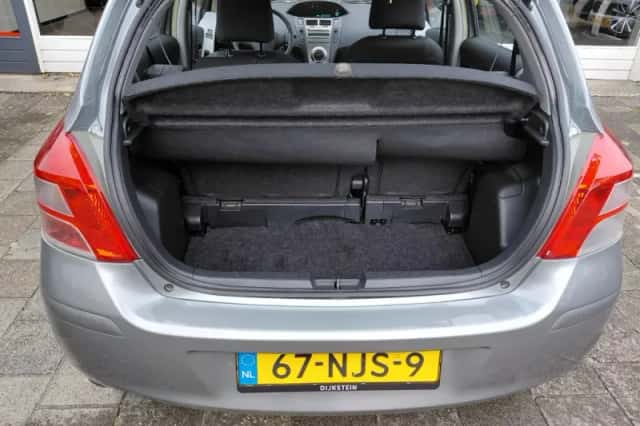 Toyota Yaris (2010) thumbnail 5