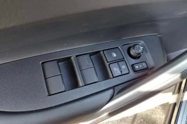 Toyota Corolla Cross (2026) thumbnail 6