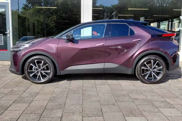 Toyota C-HR (2026) thumbnail 3