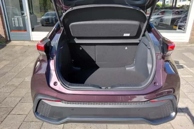 Toyota C-HR (2026) thumbnail 6