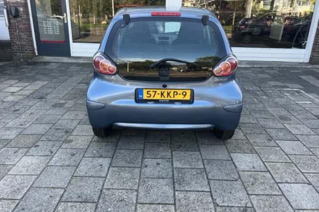 Toyota Aygo (2010) thumbnail 5