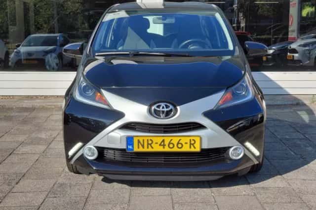 Toyota Aygo (2017) thumbnail 2