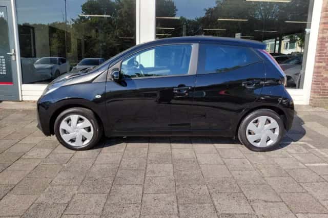 Toyota Aygo (2017) thumbnail 3