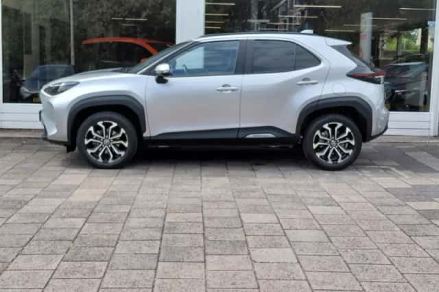 Toyota Yaris Cross (2023) thumbnail 3