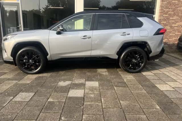 Toyota RAV4 (2023) thumbnail 3