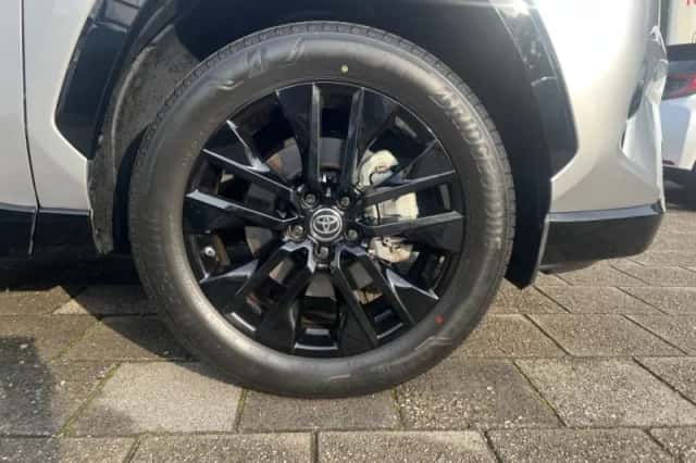 Toyota RAV4 (2023) thumbnail 5