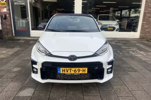 Toyota Yaris (2024) thumbnail 2
