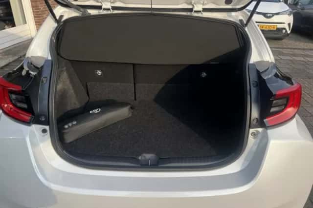 Toyota Yaris (2024) thumbnail 5