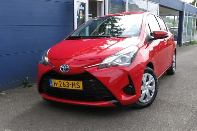 Toyota Yaris (2020) thumbnail 3